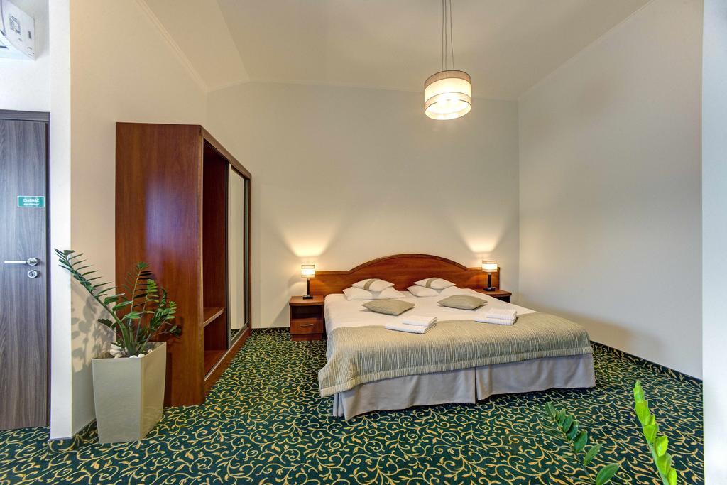 Hotel Szelcow Lesko Exteriér fotografie
